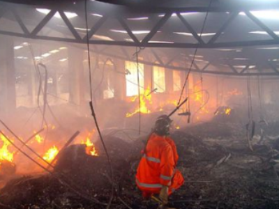 電線電纜遇明火燃燒 電線電纜遇明火燃燒