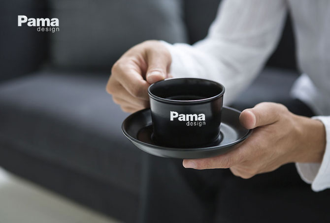 黑眼睛廣告為Pama設(shè)計的VI應(yīng)用部分－咖啡杯形象展示